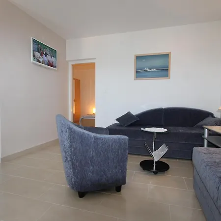 Apartment V